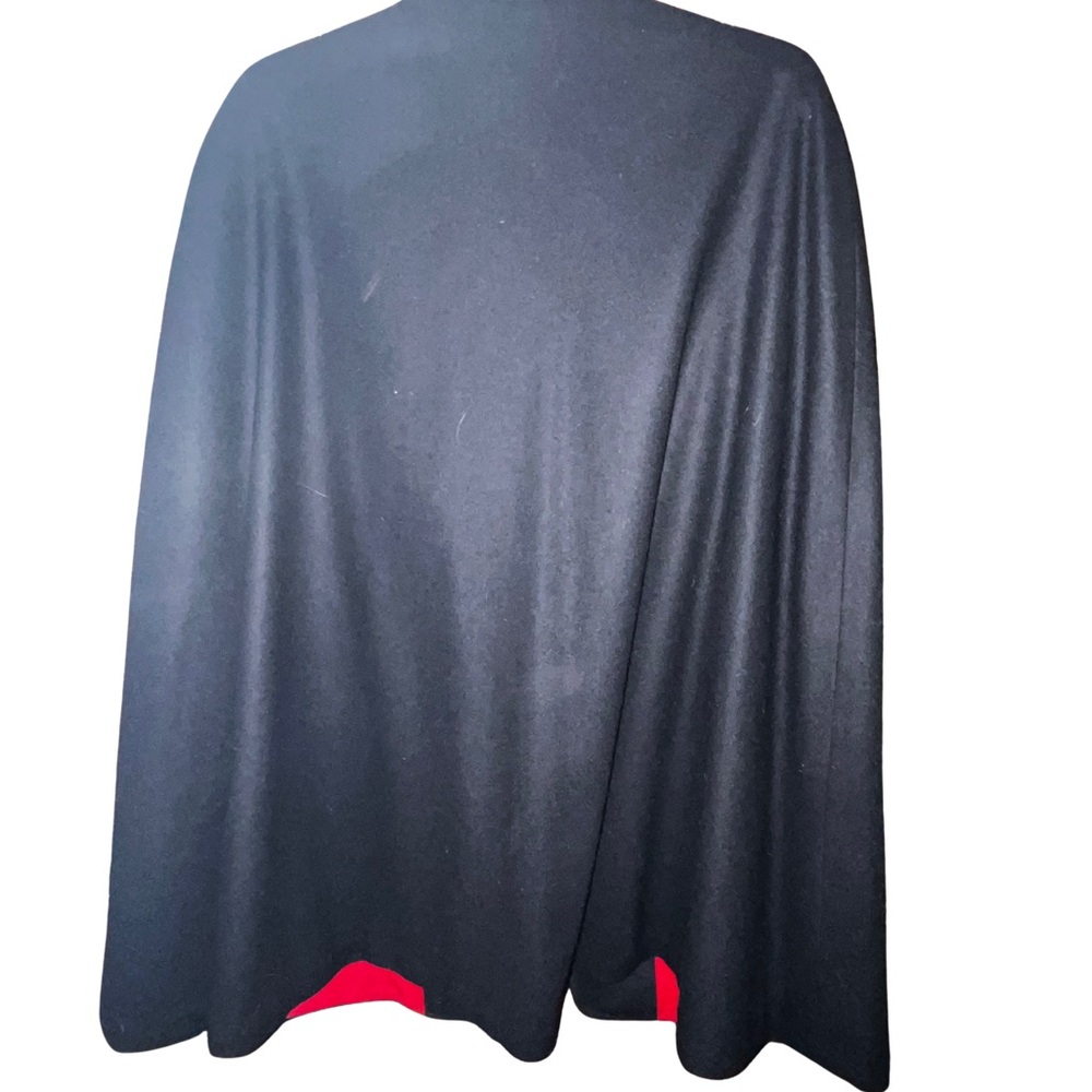 Vintage Wool Nurses Cape (Navy) with gold buttons. All original. - Picture 8 of 8